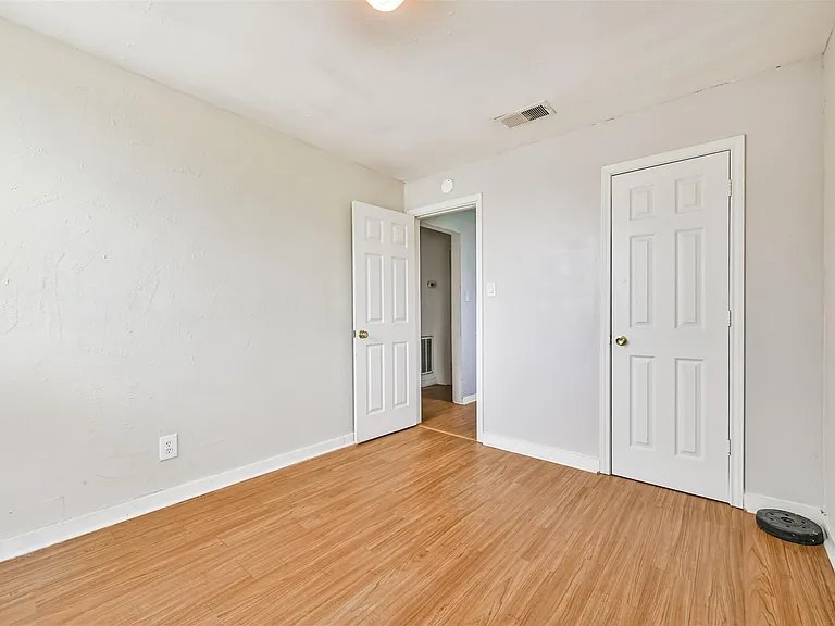 639 E Saint Charles Dr #1 — Photo 11