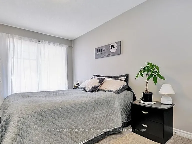410 Stalwart Cres — Photo 10