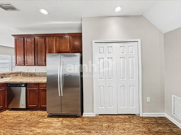 4th image of 2724 Creekfront Dr