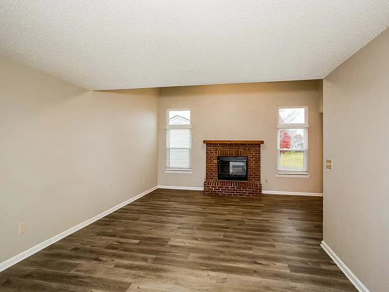 279 Brookview Dr — Photo 5