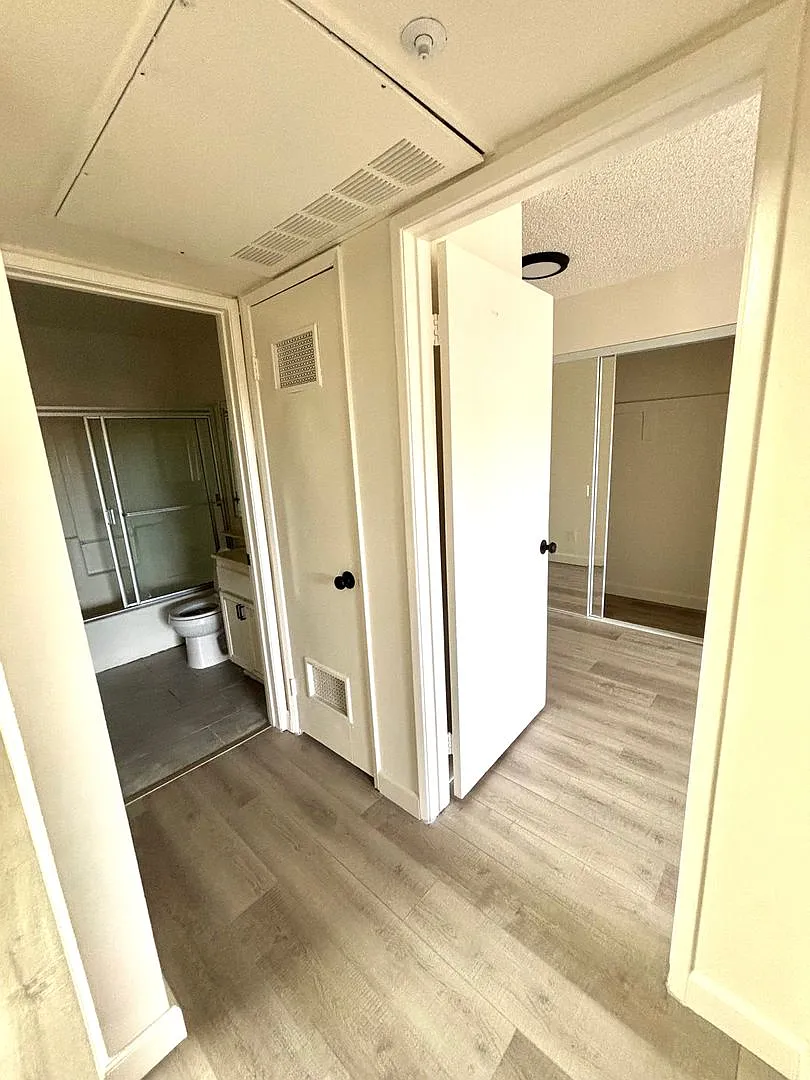 Los Robles Apartments — Photo 4