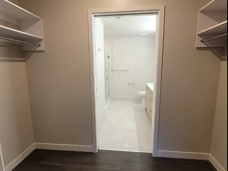 901 W Adams St #827 — Photo 4