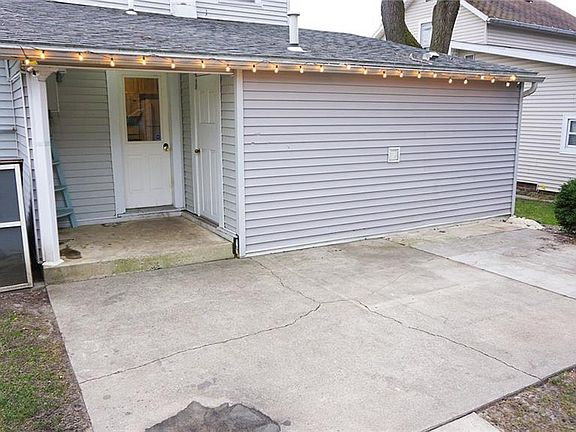 4th image of 308 Conneaut Ave