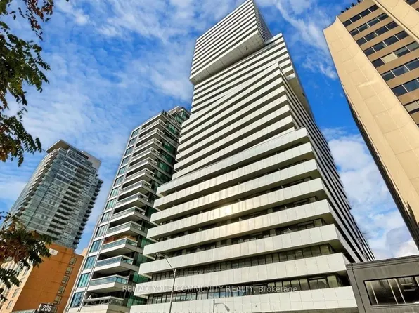 200 Bloor St W #2006, Toronto, ON M5S 0B1