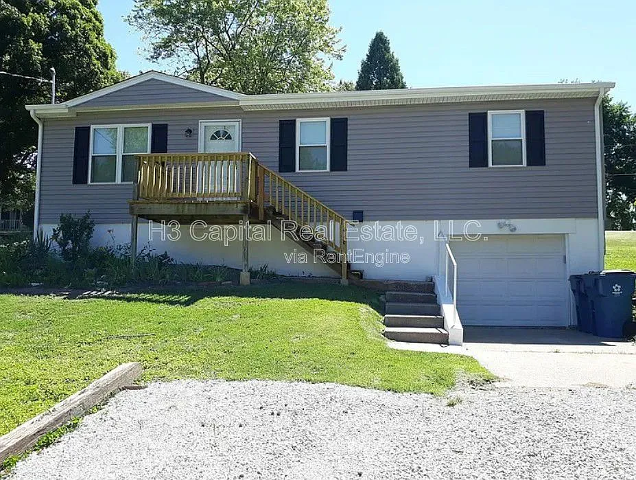 416 S Main St photo 1