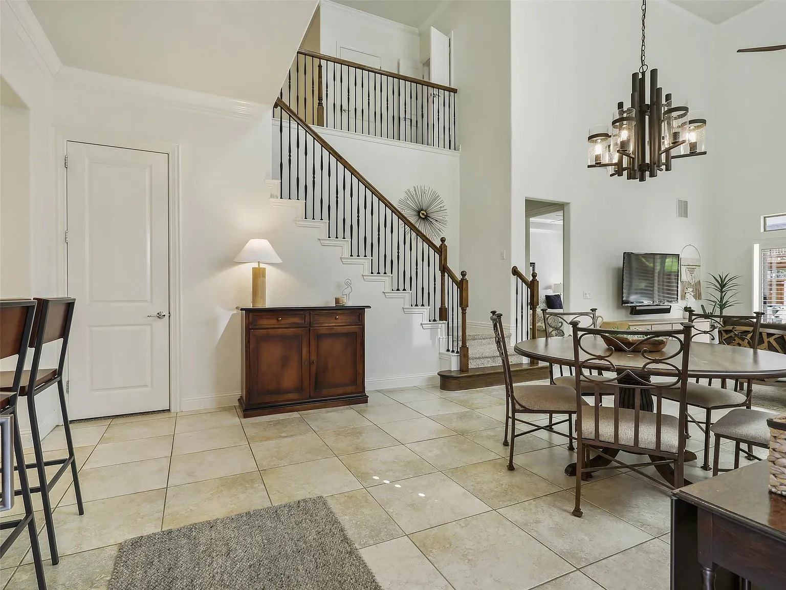 3 bed, 2339 sqft, $3,400 — Photo 1