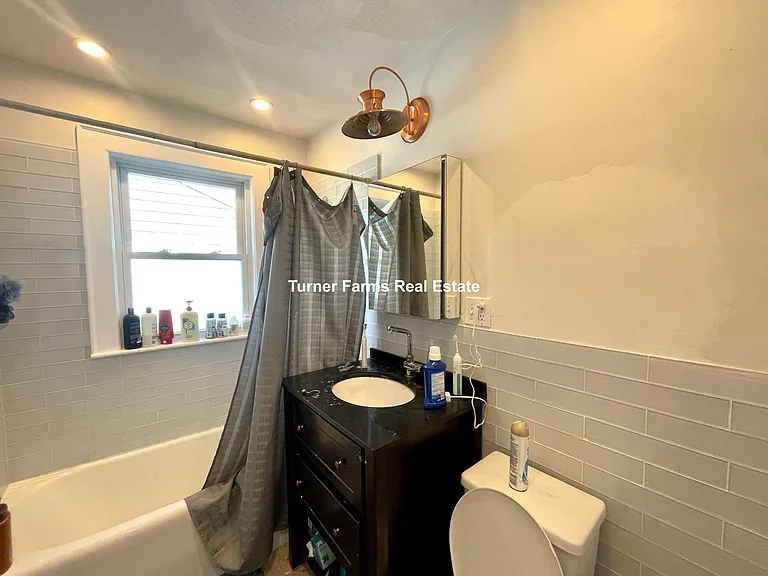 14 Renfrew St — Photo 5