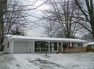 4 Elderberry Ln, Liverpool, NY 13090