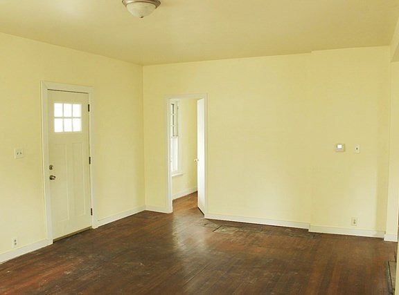 5th image of 229 S Grand Ave