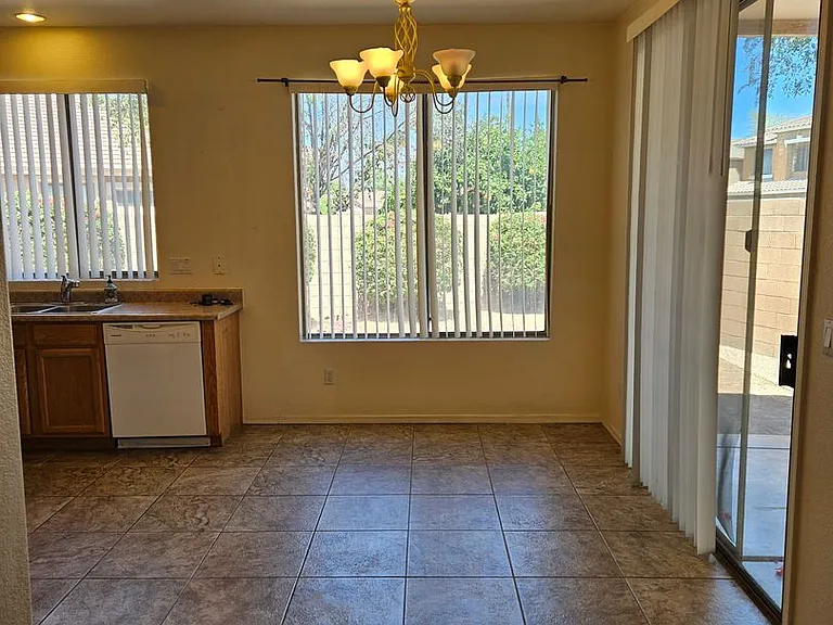 890 E Kyle Ct — Photo 7