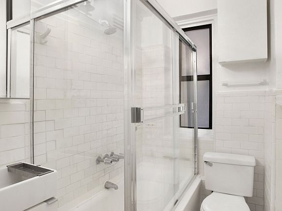 4th image of 111 W 16th St APT 1A