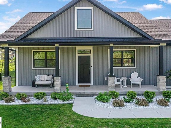 2nd image of 4 E Darga Rd #4
