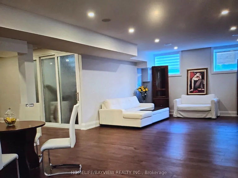 11 Walnut Cres — Photo 3