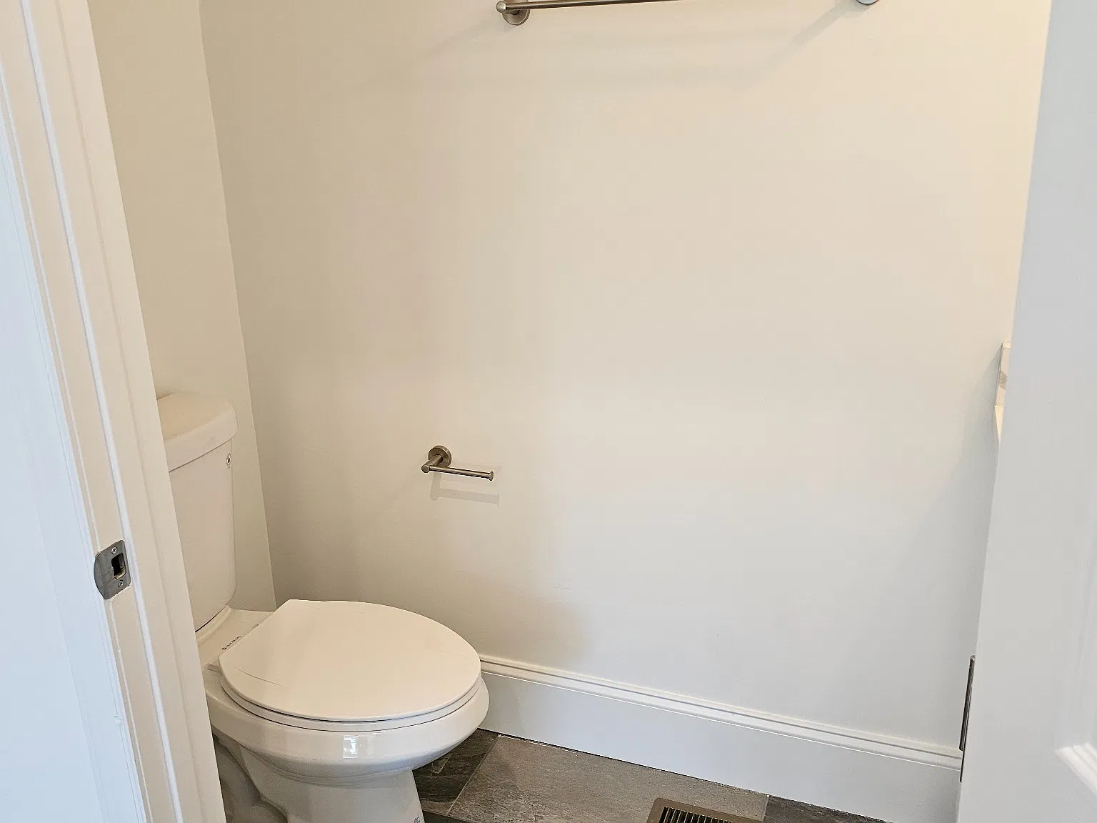 3 bed, 2.5 bath, 1804 sqft, $2,400 — Photo 2