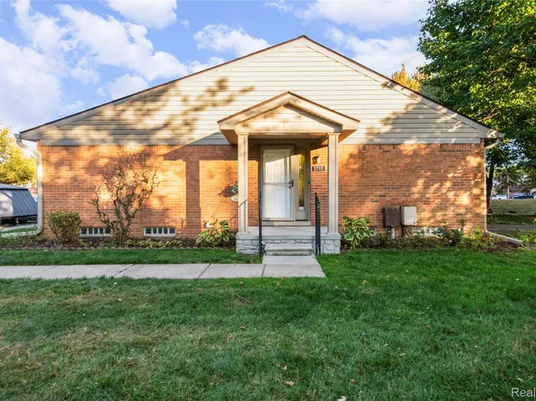 3711 Old Creek Rd, Troy, MI 48084