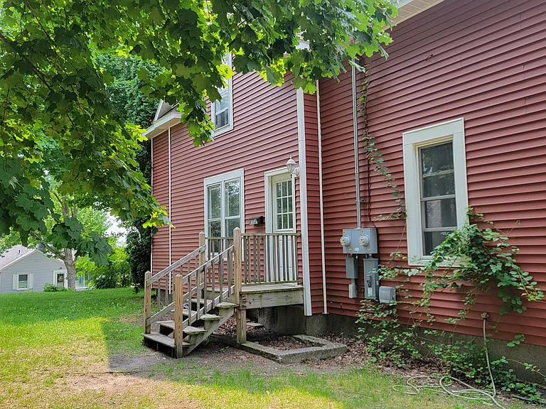 433 E Bremer St — Photo 12
