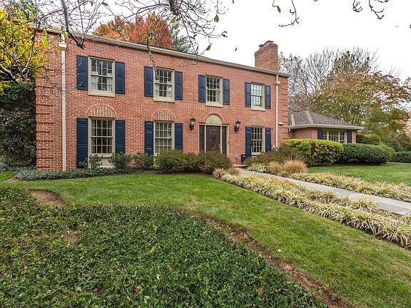 2nd image of 6825 Cloisters Dr