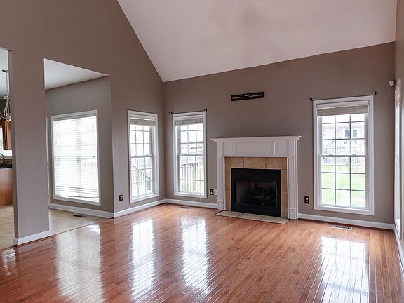 4th image of 1181 Meadow Knoll Ln