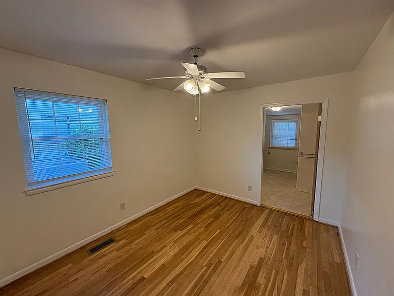 7326 President St — Photo 13