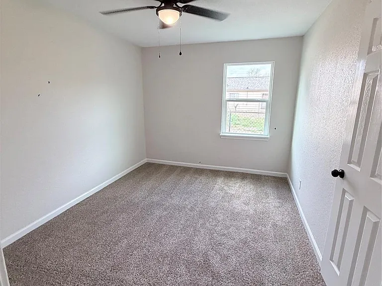 2915 Creston Dr — Photo 11