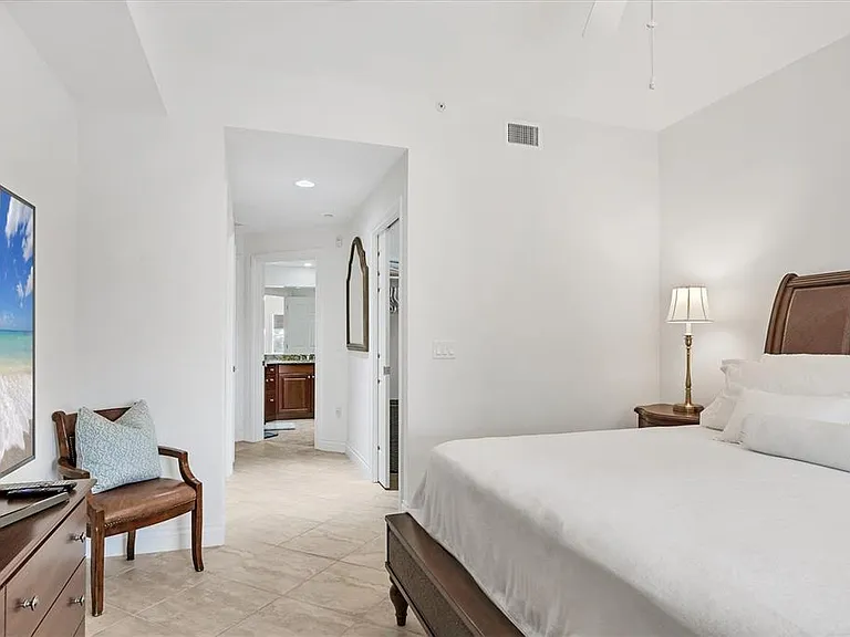 8111 Lakewood Main St #305 — Photo 11