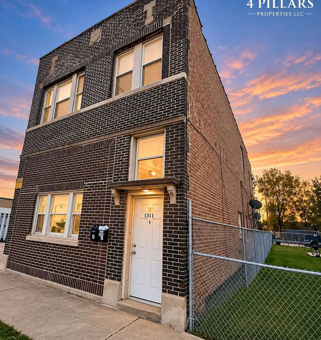 3 bed, 1.5 bath, 1056 sqft, $1,350 — Photo 1