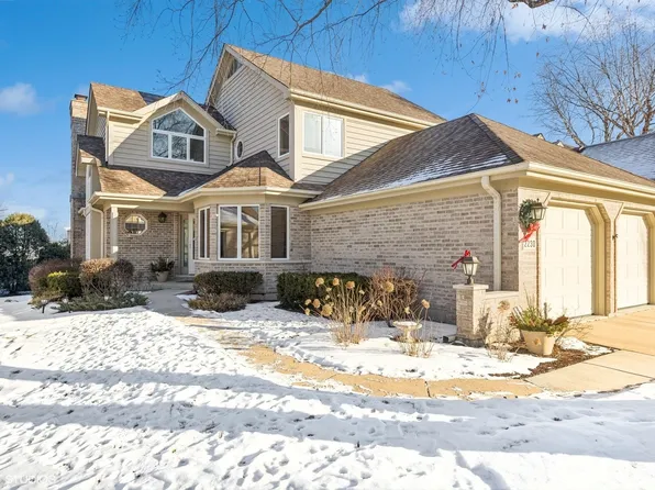 2230 Tamarack Dr, Downers Grove, IL 60515