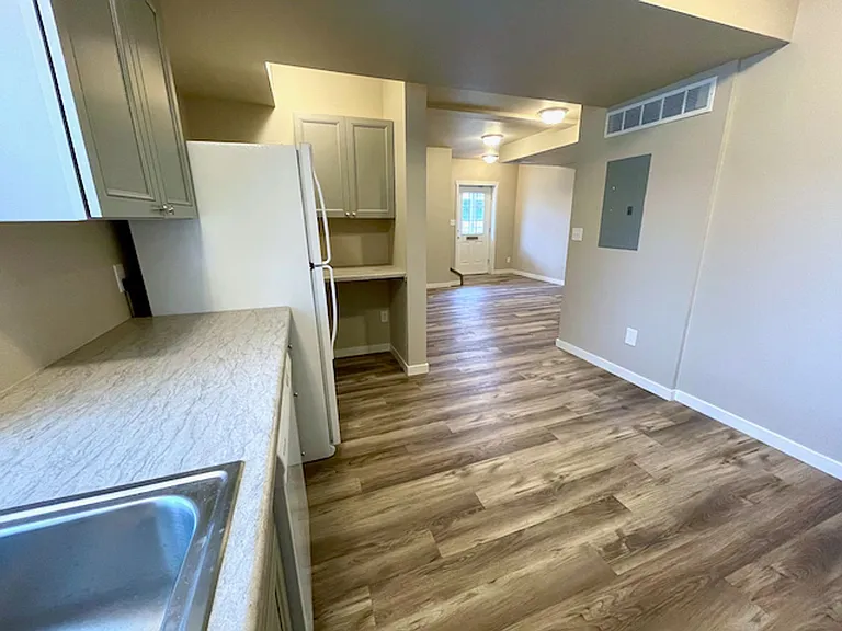 2101 E Willamette / Duplex / LBP — Photo 8