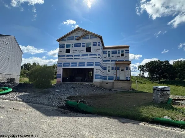 646 Links Dr, Maidsville, WV 26541