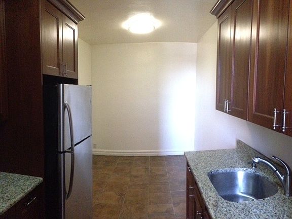 4th image of 4726 41st St