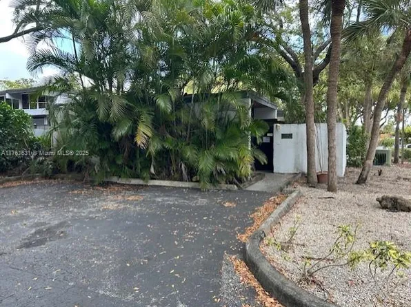 6381 Cotton Tail Rd #6381, Hialeah, FL 33014