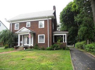 465 Briarwood Dr, Akron, OH 44320
