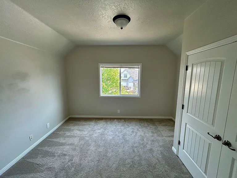 562 N Paddington Pl — Photo 9