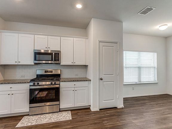 4th image of 2236 Jasper Dr