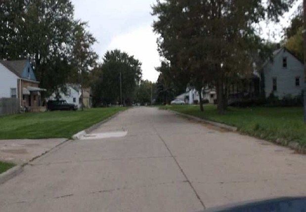 2nd image of 28522 Fernwood St