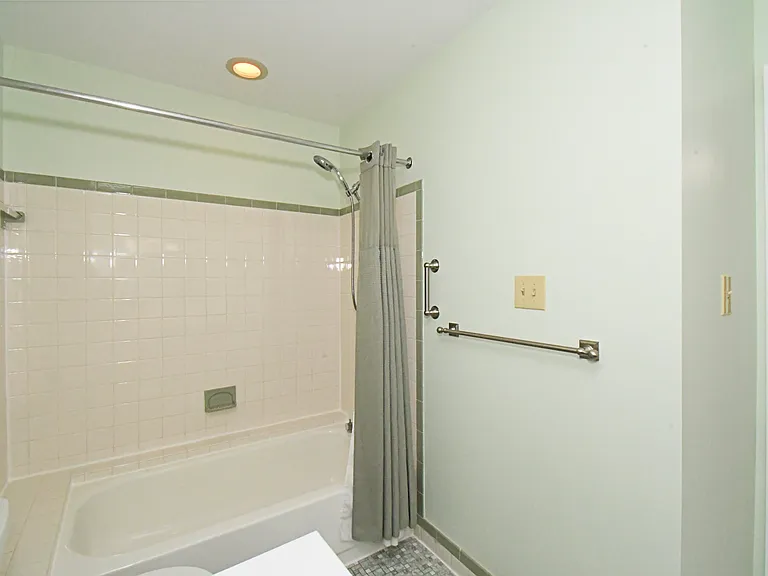 2489 Hillendale Dr — Photo 40