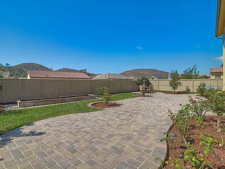 Black Granite Dr — Photo 32