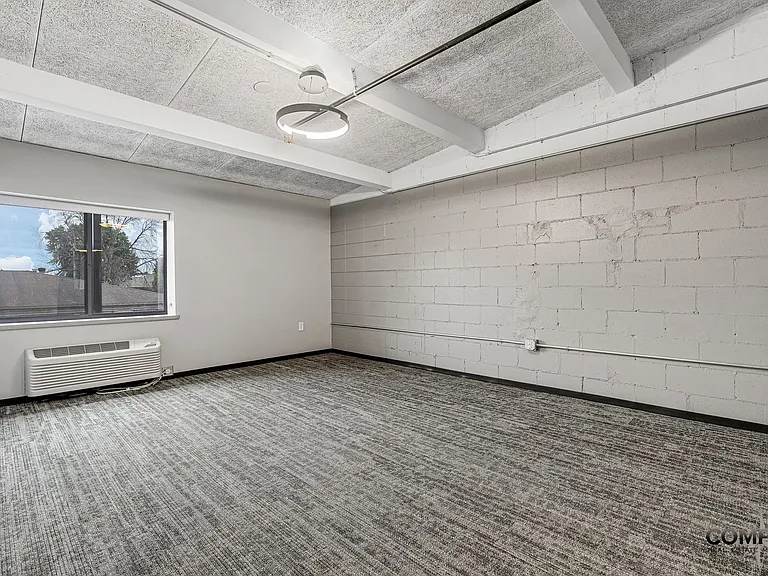 The Howard Apartments — Photo 45