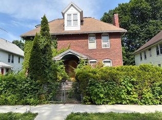 67 Carlisle St, Springfield, MA 01109