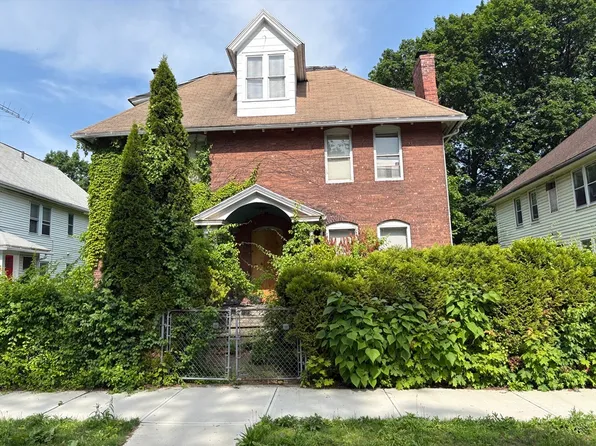 67 Carlisle St, Springfield, MA 01109