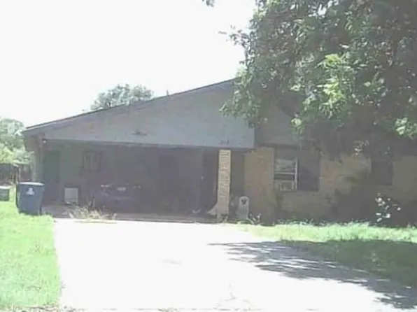 204 Circle Dr, Winters, TX 79567