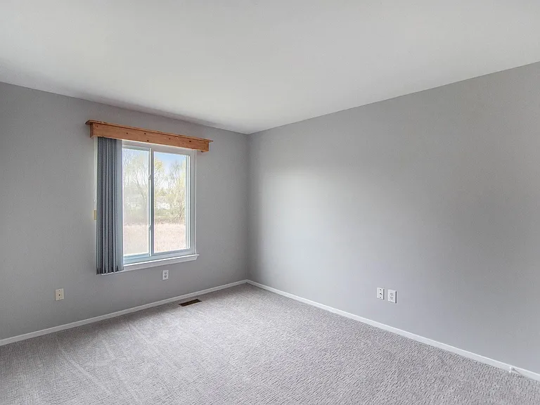 9527 Greenfield Ct — Photo 5