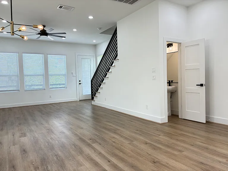 1404 E 31st St — Photo 9