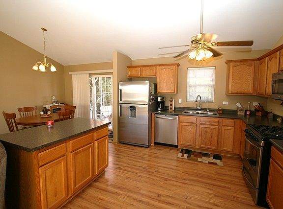 4th image of 895 Arrowhead Dr