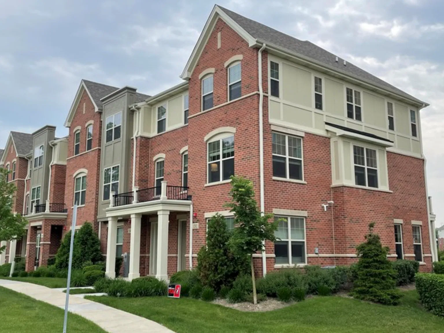 Port Clinton Row Homes — Photo 4