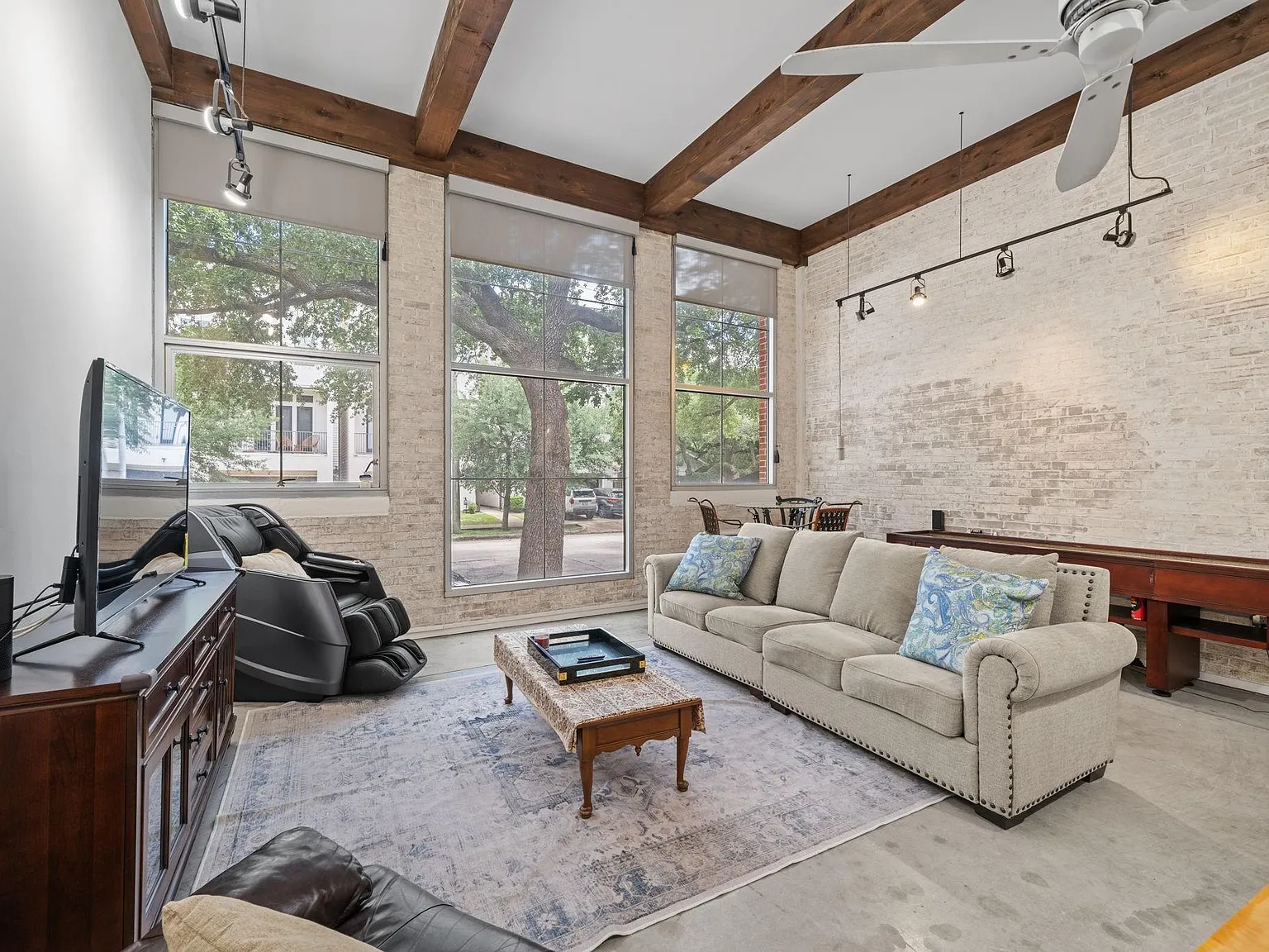 2 bed, 2.0 bath, 1600 sqft, $3,000 — Photo 4
