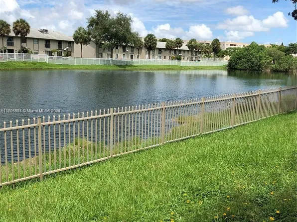 15231 SW 80th St APT 311, Miami, FL 33193