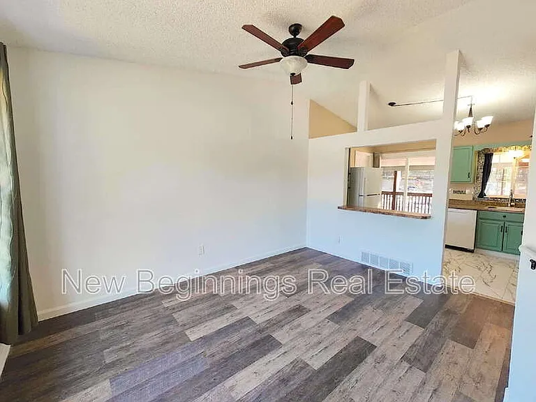 3415 Kirkwood Dr — Photo 3
