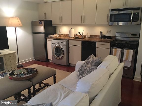 4th image of 219-29 S 18th St #503