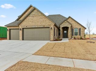 5521 Ledgestone Dr, Mustang, OK 73064